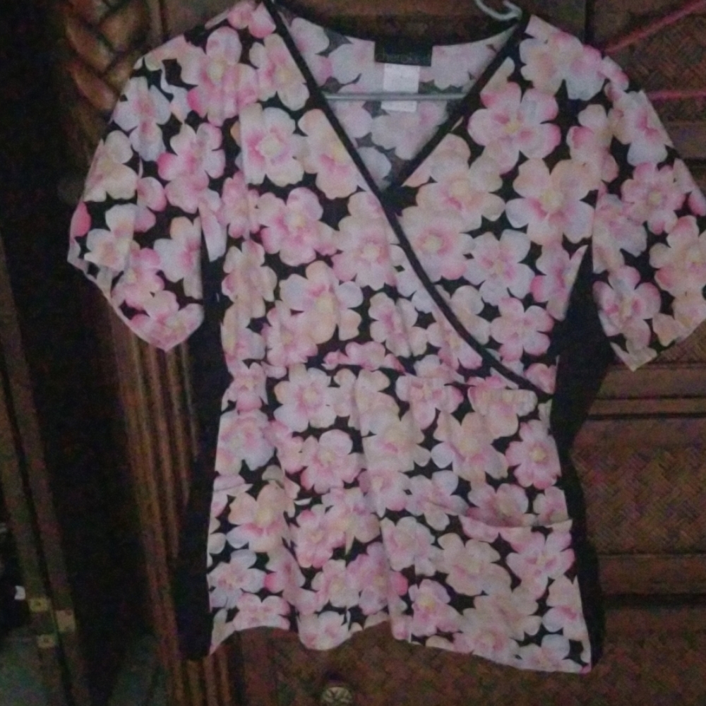Cherokee scrub top xl